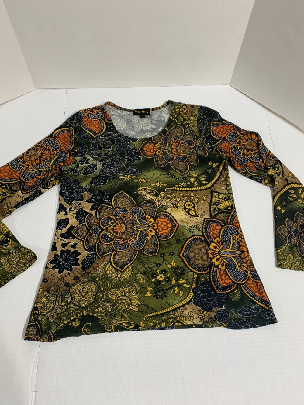 NWOT Indigo Moon Black Olive Gold Size Small Pullover Top Shirt Blouse Woman's
